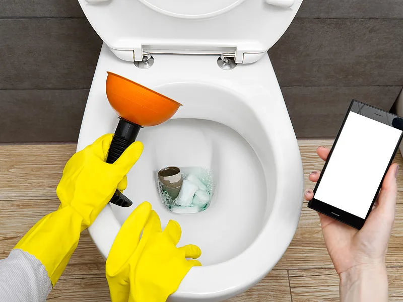 Imagem ilustrativa de desentupimento de vaso sanitário